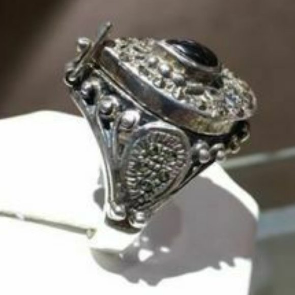 Vintage Unique Rare Collectible Poison Black Onyx Marcasite Gemstone Ring - Picture 12 of 12